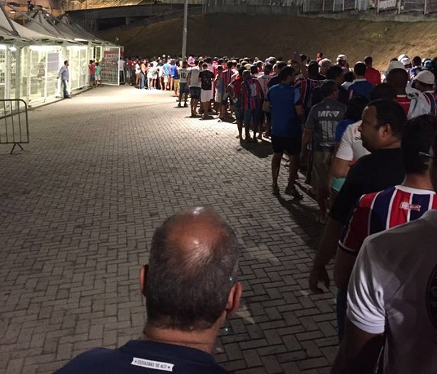 2016-03-24-00-01_filasantacruzarena_fila_arena_23032016