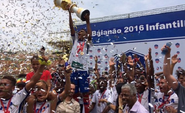 2016-11-19-13-10_CapaBahiasub15campeao