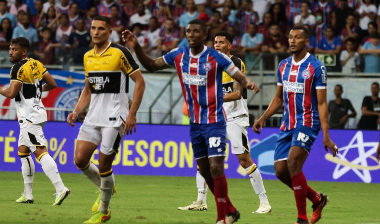 Bahia x Criciúma em campo na Fonte Nova em 2024