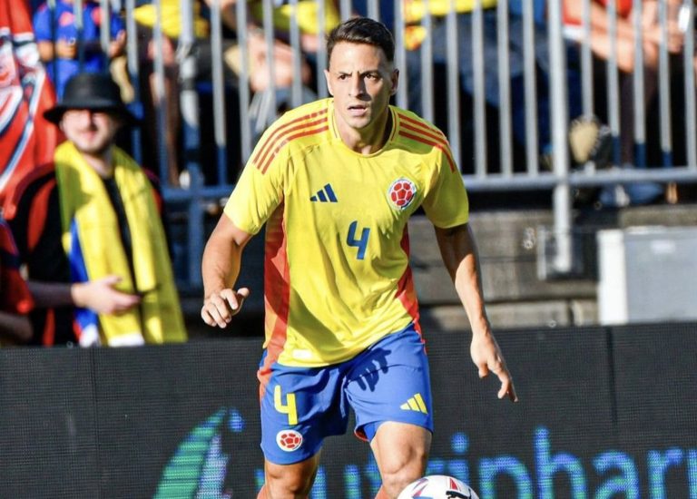 Arias Colômbia, lateral do bahia