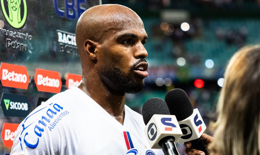 Oscar Estupiñán, bahia