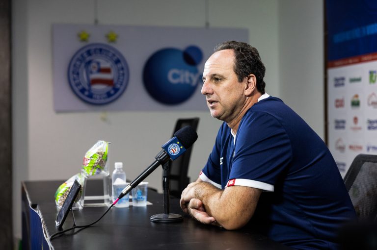 Rogério Ceni em coletiva do bahia