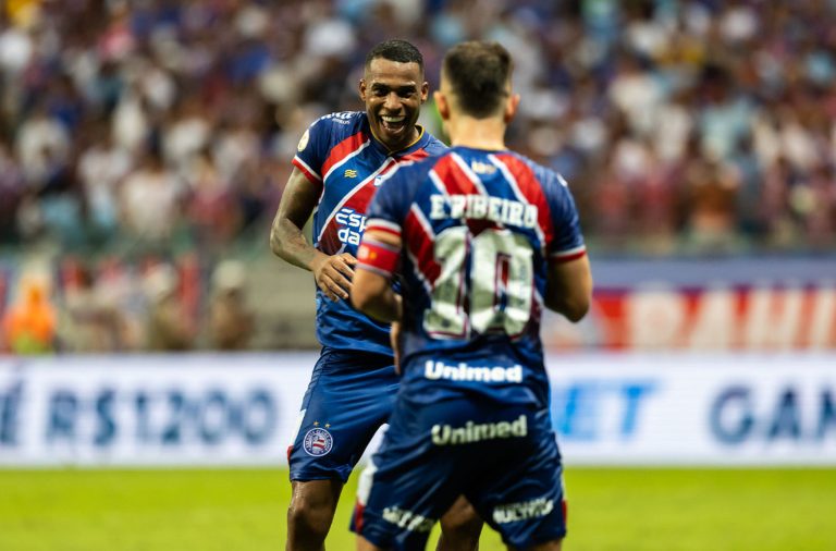 Jean Lucas e Everton Ribeiro em jogo do Bahia