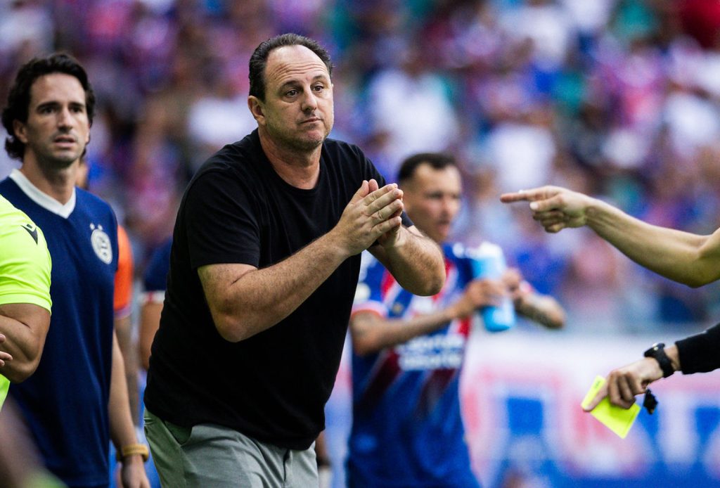 Rogério Ceni reclamando durante jogo do Bahia