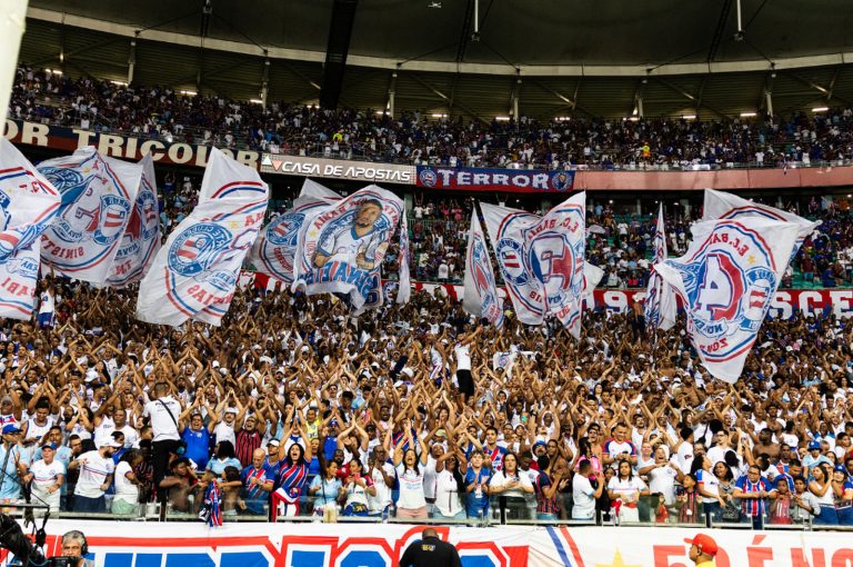 Torcida do Bahia na fonte nova