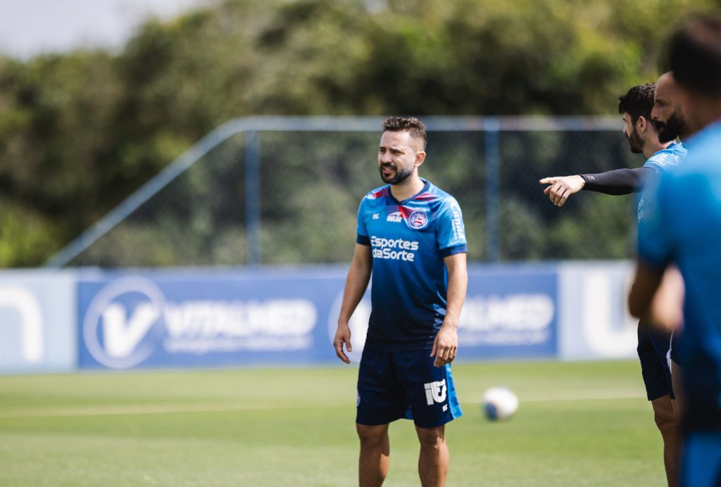 Everton Ribeiro em treino do bahia