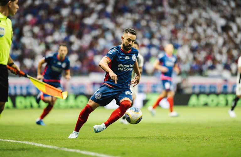 Everton Ribeiro em jogo pelo Bahia