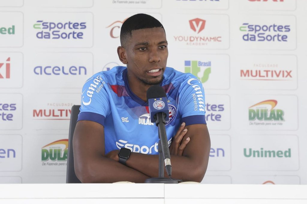kanu em entrevista coletiva no CT do Bahia