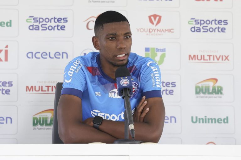 kanu em entrevista coletiva no CT do Bahia