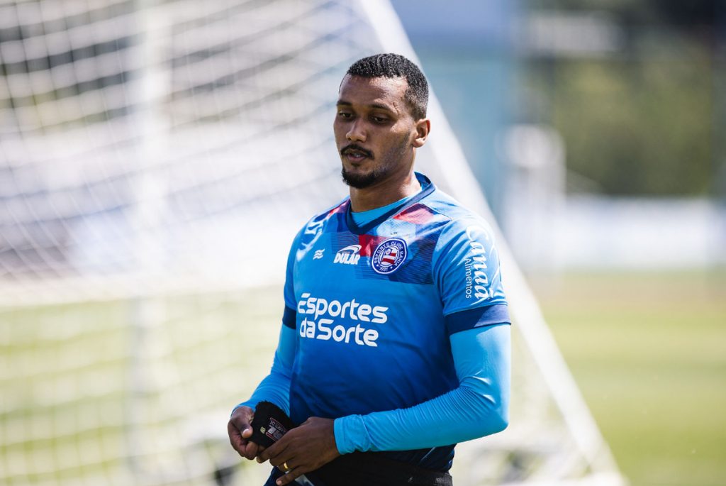 rezende durante treinamento no ct do bahia