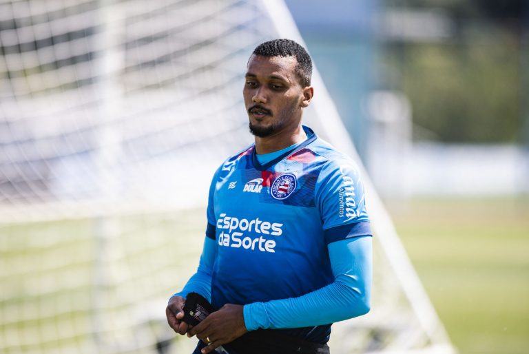 rezende durante treinamento no ct do bahia