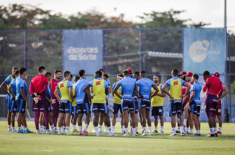 time do bahia em treino no ct
