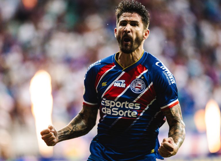 everaldo comemorando gol pelo Bahia