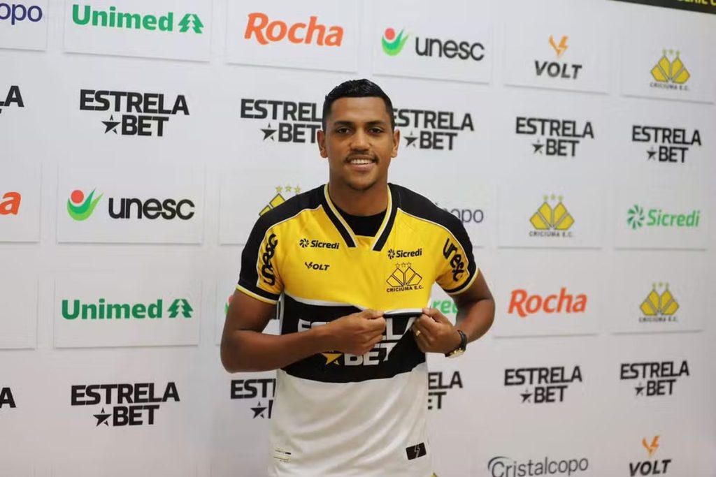 Pedro Rocha é apresentado pelo Criciúma