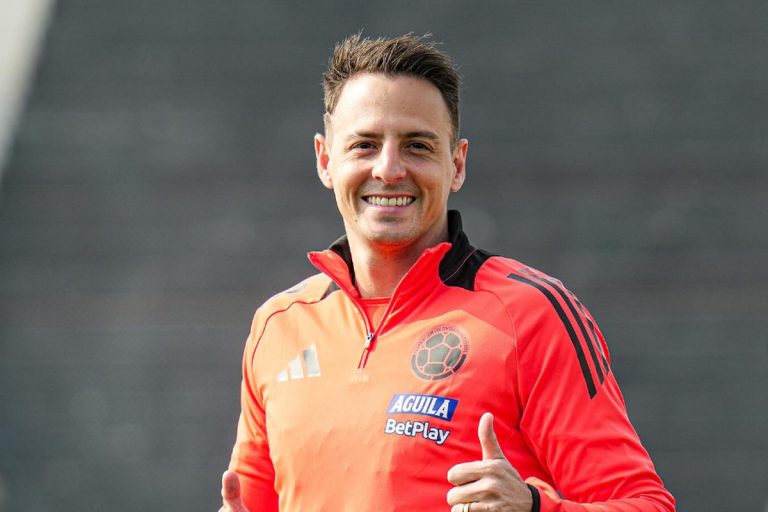 arias, do bahia, vestindo a camisa da seleção da colombia