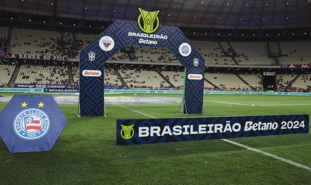 Placa da Série A com escudo do Bahia
