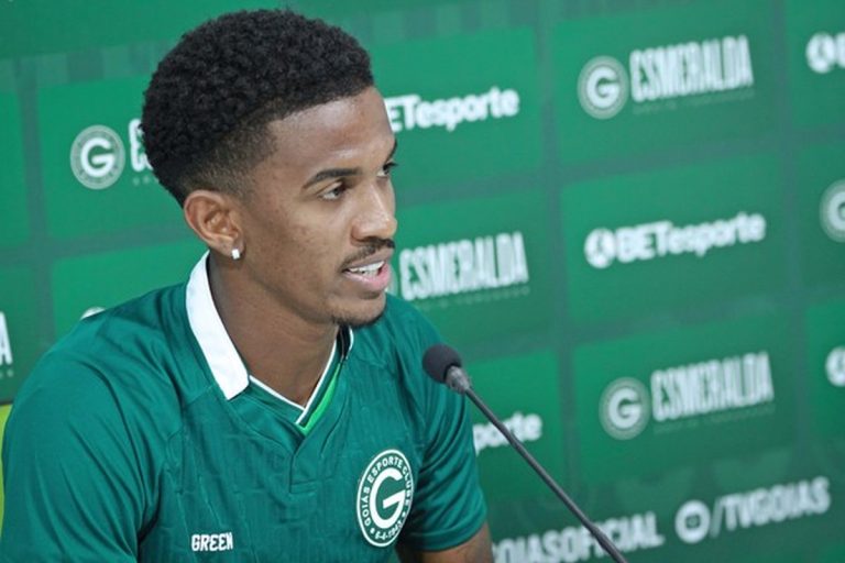 Douglas Borel, jogador emprestado pelo Bahia, em entrevista no Goiás