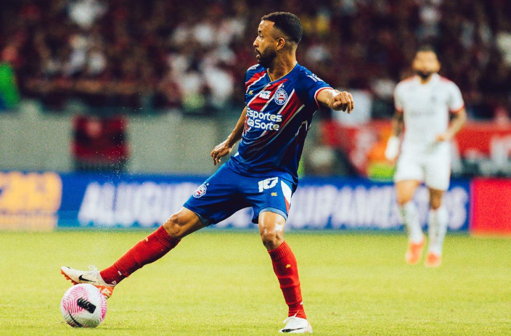 caio alexandre domina bola em jogo do bahia
