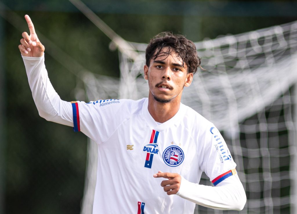 Atacante joão coni marca gol pelo bahia sub-20