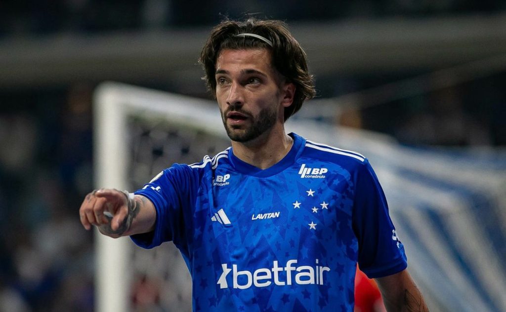 lautaro diaz em jogo do cruzeiro