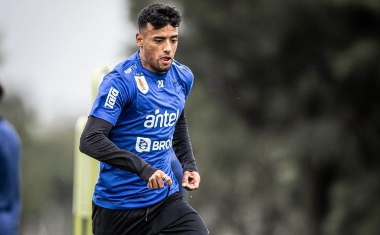 Lucho Rodríguez, atacante do Bahia, em treino pelo Uruguai