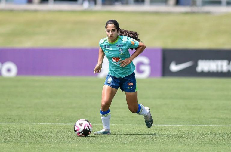 martha, do bahia, em treino da seleção sub-17