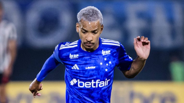 matheus pereira em jogo do cruzeiro