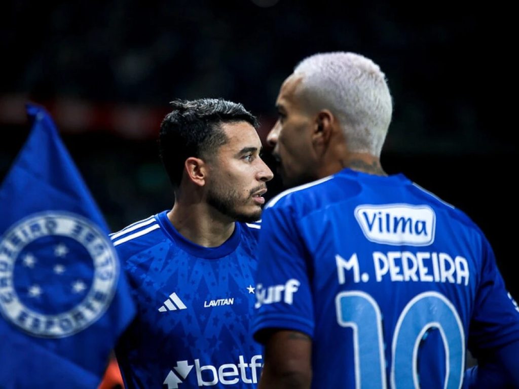 William e Matheus Pereira em jogo do Cruzeiro