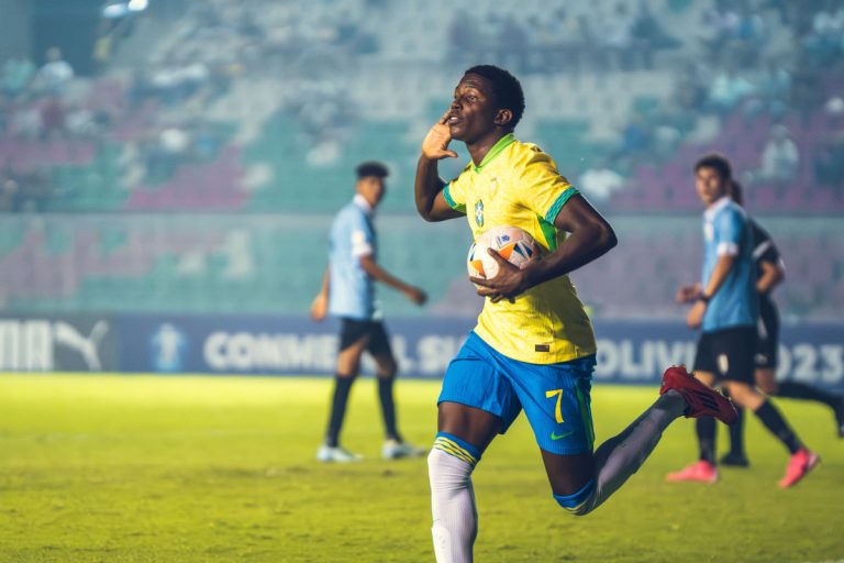 ruan pablo, do bahia, em jogo do brasil sub-16