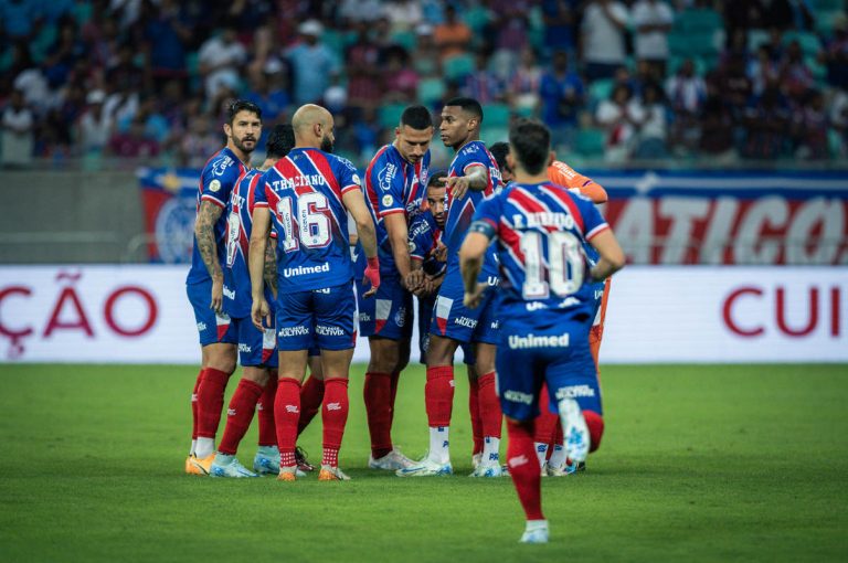 Time do Bahia em campo na fonte nova