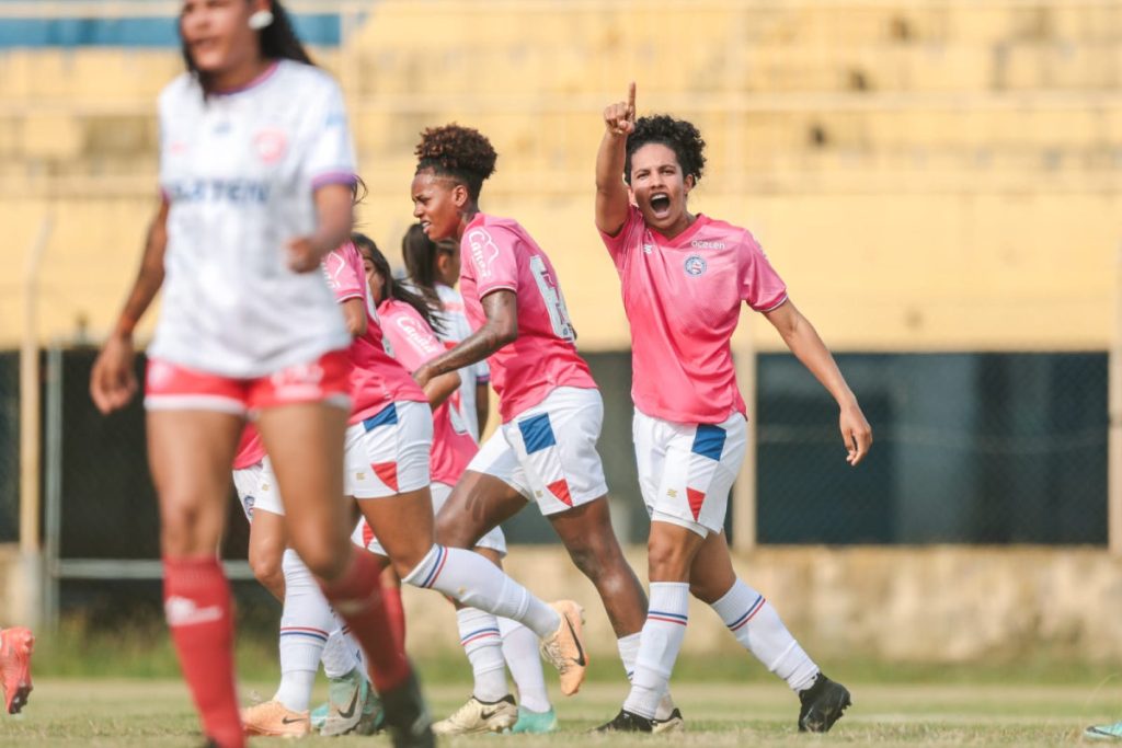 time feminino do bahia comemora gol