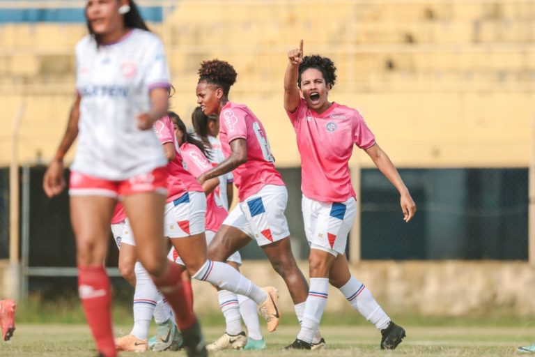 time feminino do bahia comemora gol