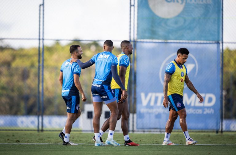 jogadores do bahia em treino no ct