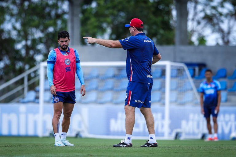 treino do bahia com rogério ceni e cauly em campo
