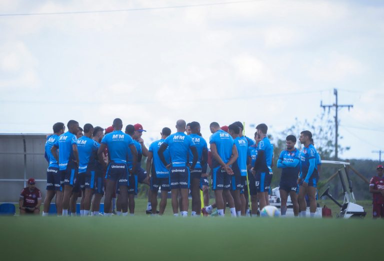Elenco do bahia reunido em treino no ct