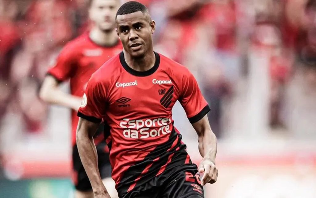 alvo do bahia, erick em jogo do athletico