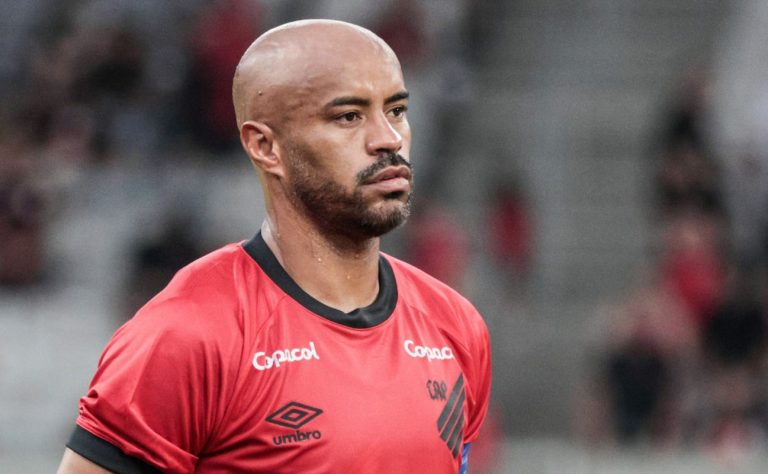 thiago heleno em jogo do athletico