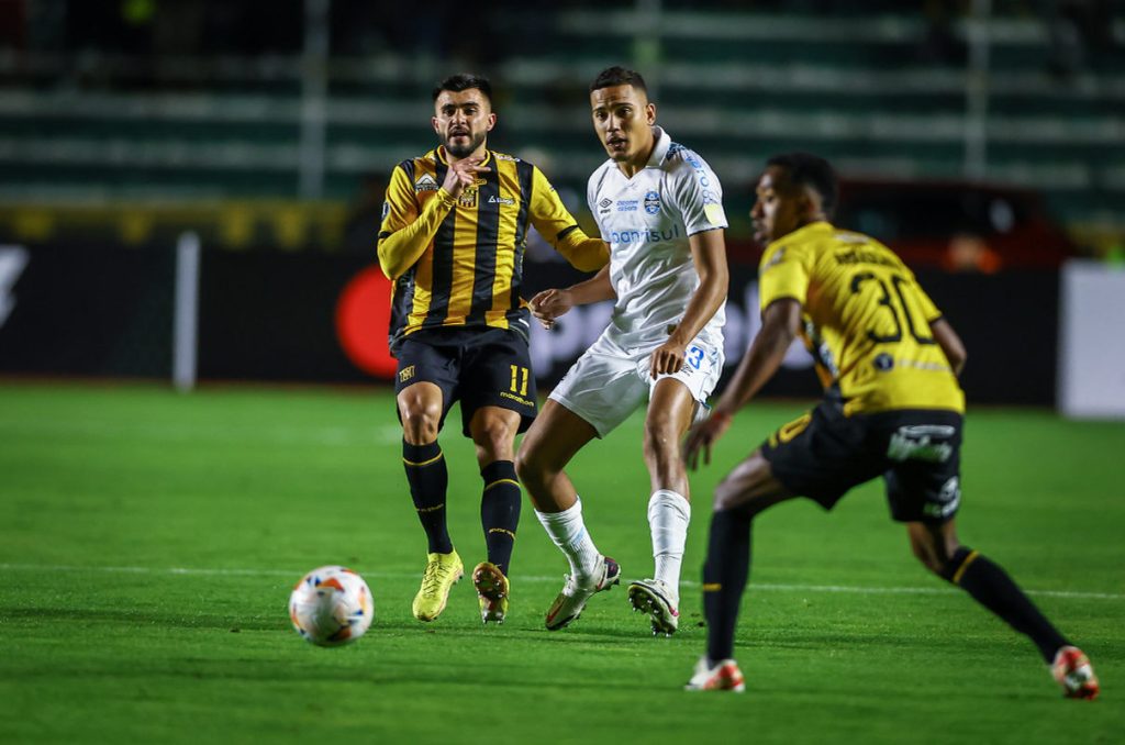 the strongest, adversário do bahia