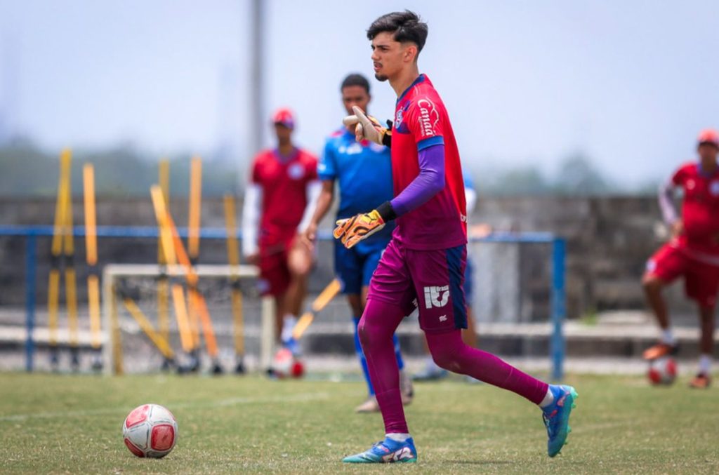 Arthur Jampa durante treino do bahia