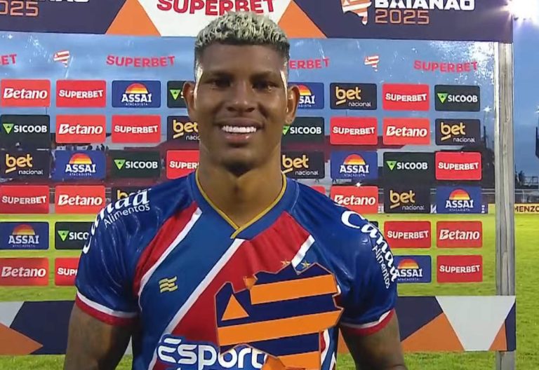 marcos victor recebe prêmio