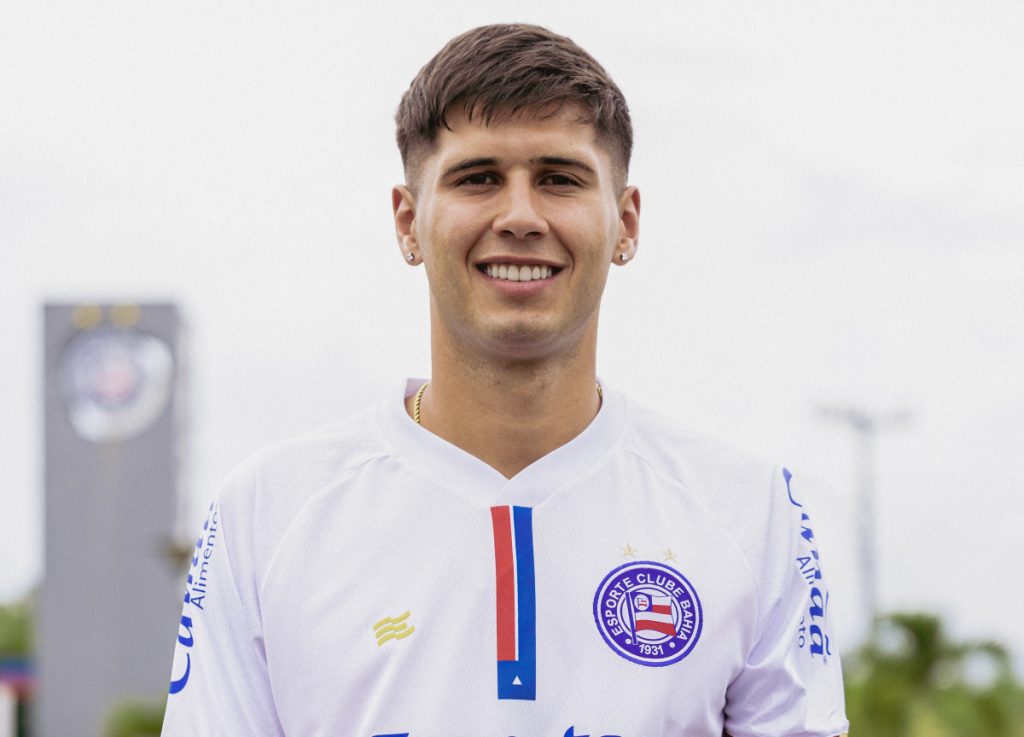 mingo com a camisa do bahia