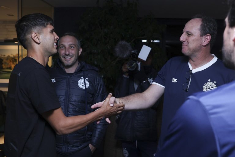 mingo apresentado ao elenco do bahia