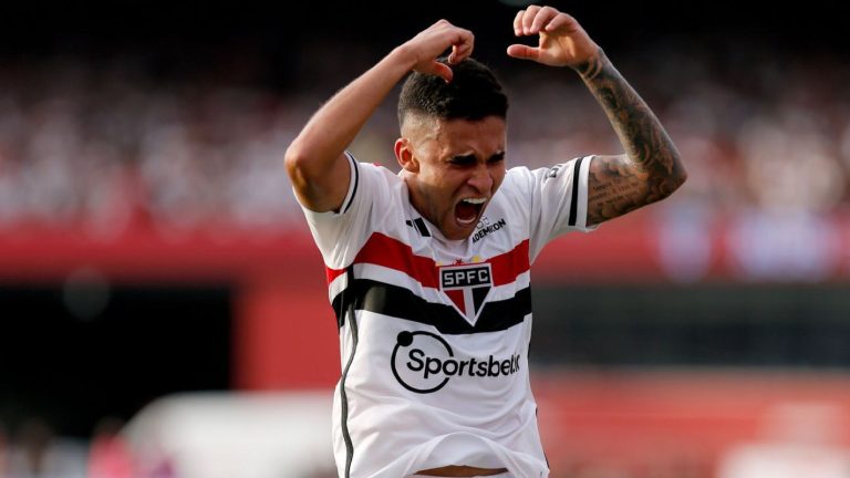 rodrigo nestor em jogo do são paulo; ele é reforço do bahia