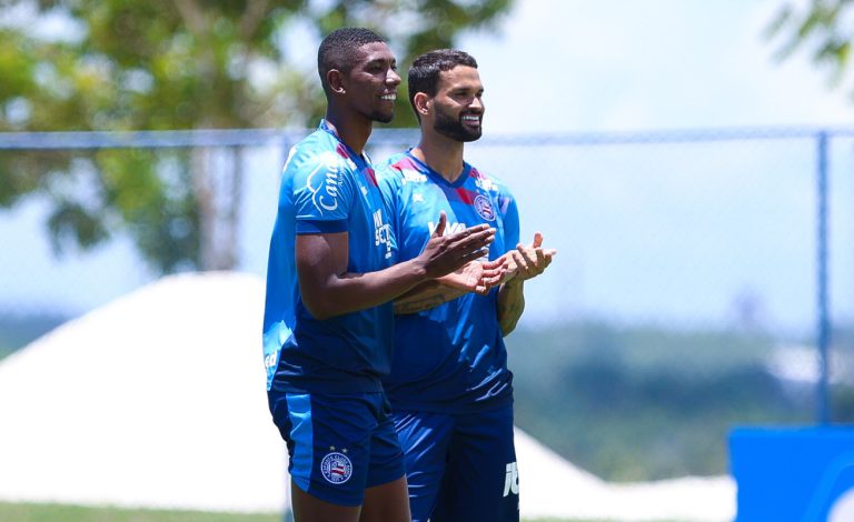 kanu e willian josé no treino do bahia