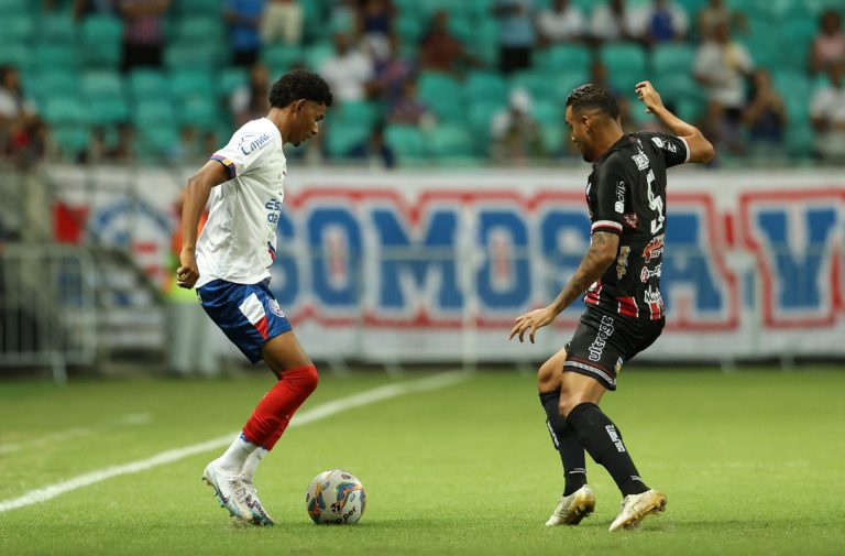 vitinho em jogo do bahia