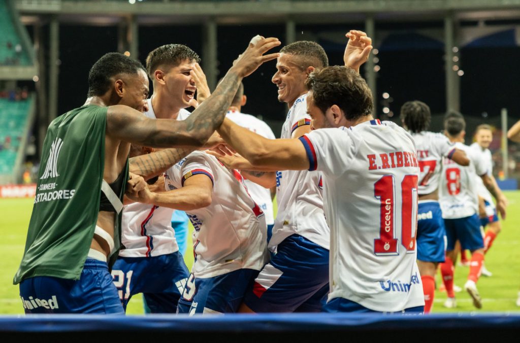 time do bahia comemorando triunfo