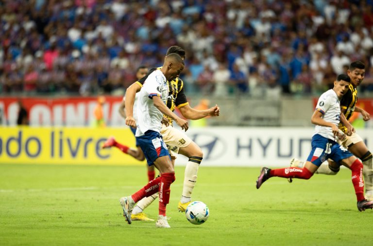 ademir em bahia x the strongest