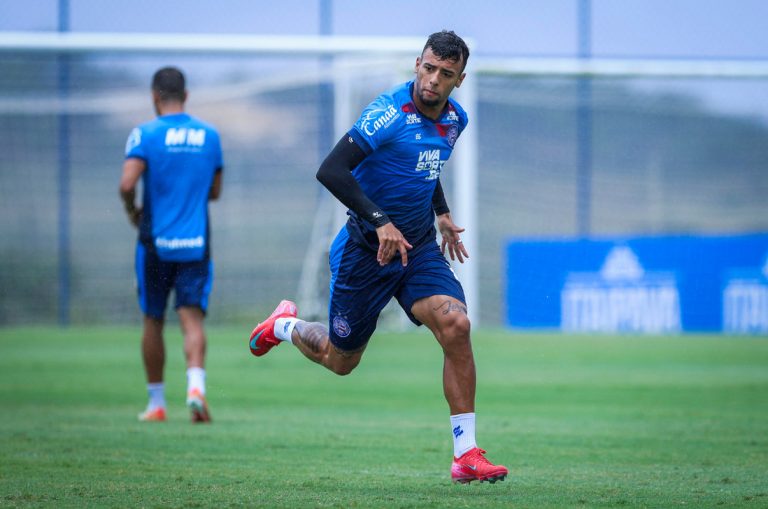 lucho em dia de treino do bahia