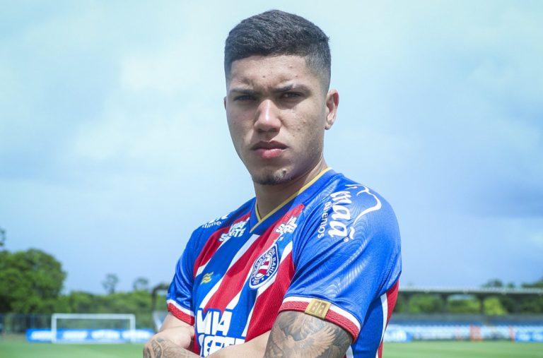 zé guilherme no ct do bahia