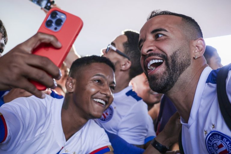 caio alexandre no aeroporto, bahia